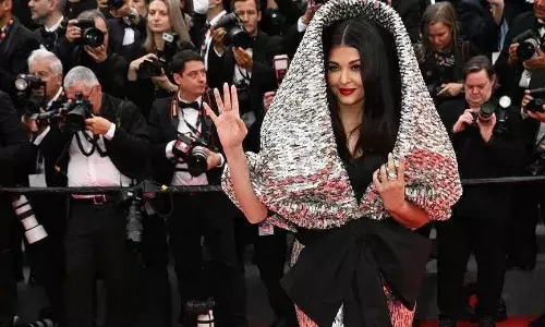 Cannes 2023: 50 साल की उम्र मे ऐश्वर्या राय ने कान फिल्म फेस्टिवल में लोगों को किया दीवाना. Cannes 2023: 50 साल की उम्र मे ऐश्वर्या राय ने कान फिल्म फेस्टिवल में लोगों को किया दीवाना.