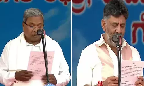 कर्नाटक: सिद्धारमैया ने सीएम और डीके शिवकुमार ने डिप्टी सीएम के रूप में शपथ ली। कर्नाटक: सिद्धारमैया ने सीएम और डीके शिवकुमार ने डिप्टी सीएम के रूप में शपथ ली।