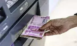 Rs 2000 in ATM: दो साल बाद... एटीएम से निकले गुलाबी नोट, भड़के ग्राहक बोले- अब बदलवाने के लिए लाइन लगाएं Rs 2000 in ATM: दो साल बाद... एटीएम से निकले गुलाबी नोट, भड़के ग्राहक बोले- अब बदलवाने के लिए लाइन लगाएं