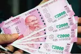 2000 Rupees Note: 2000 के नोट का मामला पहुंचा दिल्ली हाईकोर्ट, कहा- बिना ID कार्ड के बैंक में जमा करने की नहीं मिलनी चाहिए अनुमति