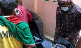 Varanasi: एक ही घर में तीन शव मिलने से हड़कंप, बाप-बेटे और बच्चे की मौत से हैरान है पुलिस! Varanasi: एक ही घर में तीन शव मिलने से हड़कंप, बाप-बेटे और बच्चे की मौत से हैरान है पुलिस!