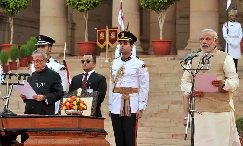 26 मई 2014 को नरेंद्र मोदी ने पद की शपथ ली और देश के 15वें प्रधानमंत्री बने। 26 मई 2014 को नरेंद्र मोदी ने पद की शपथ ली और देश के 15वें प्रधानमंत्री बने।