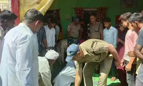 हरिद्वार : पत्नी की हत्या कर राजमिस्त्री हुआ फरार, मायके वालों ने किया हंगामा; पुलिस ढूंढ रही है हरिद्वार : पत्नी की हत्या कर राजमिस्त्री हुआ फरार, मायके वालों ने किया हंगामा; पुलिस ढूंढ रही है