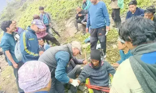 पिथौरागढ़ : रालम में बीमार युवक को रेस्क्यू टीम ने पहुंचाया अस्पताल, टीम 30 किमी पैदल चलकर पहुंची