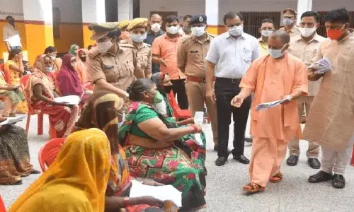 जनता दरबार: सीएम योगी ने सुनी फरियाद, कहा- सभी को आवास और न्याय मिले