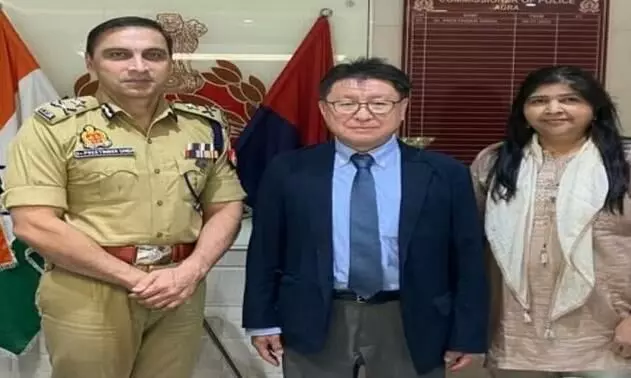 जापानी पर्यटकों से ठगी:आगरा पुलिस ने की मदद, दूतावास को सुरक्षित पहुंचाया; अधिकारियों ने सीपी से मुलाकात की, जताया आभार जापानी पर्यटकों से ठगी:आगरा पुलिस ने की मदद, दूतावास को सुरक्षित पहुंचाया; अधिकारियों ने सीपी से मुलाकात की, जताया आभार