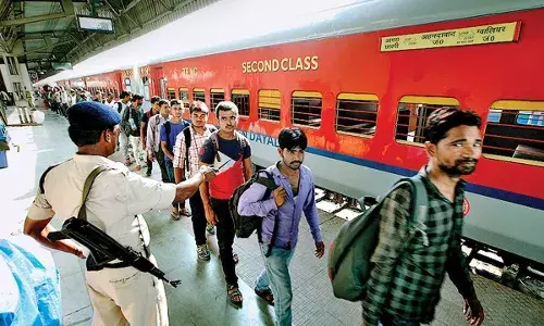 खुशखबरी: 35 पैसे में हो सकता है 10 लाख का बीमा, ऑनलाइन टिकट खरीदते समय लें बीमा का लाभ खुशखबरी: 35 पैसे में हो सकता है 10 लाख का बीमा, ऑनलाइन टिकट खरीदते समय लें बीमा का लाभ