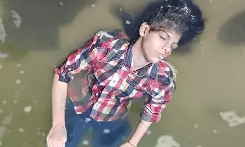 वाराणसी: बलुआ घाट पर गंगा में मिली लाश, घर से आया था गुस्सा, पुलिस जांच में जुटी वाराणसी: बलुआ घाट पर गंगा में मिली लाश, घर से आया था गुस्सा, पुलिस जांच में जुटी