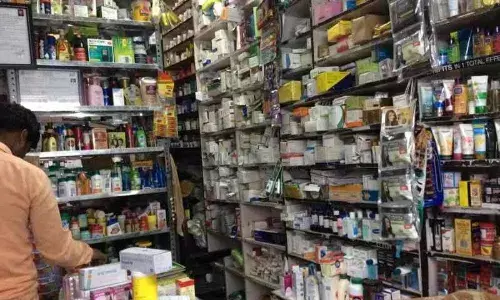 लखनऊ: आयुष विभाग में दवाओं के ट्रांसपोर्टेशन के नाम पर करोड़ों का खेल, जिम्मेदारों की राय अलग लखनऊ: आयुष विभाग में दवाओं के ट्रांसपोर्टेशन के नाम पर करोड़ों का खेल, जिम्मेदारों की राय अलग