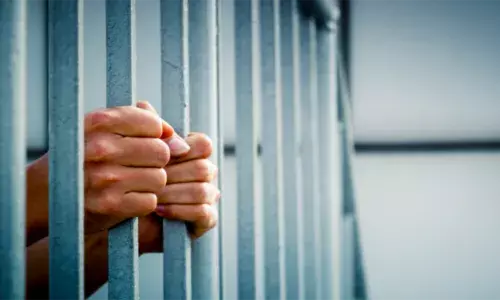 उत्तराखंड: हाथरस में प्रेमी संग पिता की हत्या कर फरार हुई नाबालिग, दोनों को हरिद्वार में किया गिरफ्तार उत्तराखंड: हाथरस में प्रेमी संग पिता की हत्या कर फरार हुई नाबालिग, दोनों को हरिद्वार में किया गिरफ्तार