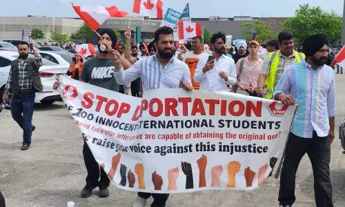 कनाडा से अब नहीं निकाले जाएंगे भारतीय छात्र, सरकार ने डिपोर्टेशन का फैसला टाला; आखिर ऐसा कैसे हुआ? कनाडा से अब नहीं निकाले जाएंगे भारतीय छात्र, सरकार ने डिपोर्टेशन का फैसला टाला; आखिर ऐसा कैसे हुआ?