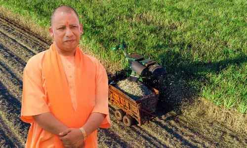 लखनऊ : गन्ना किसानों को सीएम योगी ने किया सम्मानित, पहले होते थे आंदोलन, अब पहुंच रही यूपी की मिठास लखनऊ : गन्ना किसानों को सीएम योगी ने किया सम्मानित, पहले होते थे आंदोलन, अब पहुंच रही यूपी की मिठास