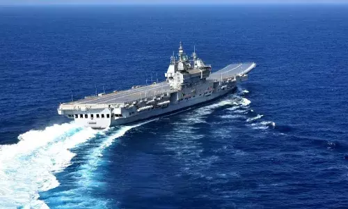 अरब सागर में पहली बार आईएनएस विक्रमादित्य-विक्रांत: नेवी के सबसे बड़े युद्धाभ्यास में 35 फाइटर जेट, हेलीकॉप्टर और पनडुब्बी ने लिया हिस्सा अरब सागर में पहली बार आईएनएस विक्रमादित्य-विक्रांत: नेवी के सबसे बड़े युद्धाभ्यास में 35 फाइटर जेट, हेलीकॉप्टर और पनडुब्बी ने लिया हिस्सा