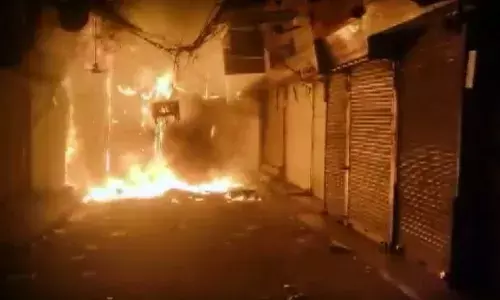 दिल्ली भीषण आग: दिल्ली के कमला मार्केट में लगी भीषण आग, मौके पर दमकल की कई गाड़ियां पहुंची दिल्ली भीषण आग: दिल्ली के कमला मार्केट में लगी भीषण आग, मौके पर दमकल की कई गाड़ियां पहुंची