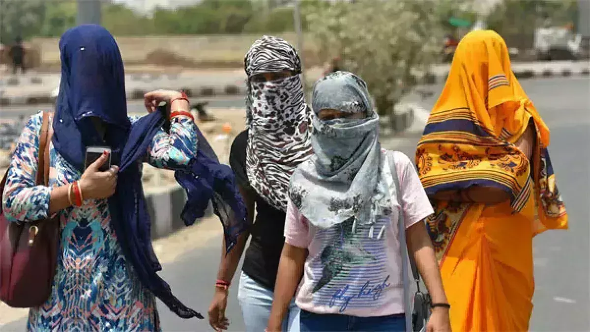Varanasi Weather Update : आसमान से बरसती आग से लोग बेहाल, IMD ने बताया इस दिन प्री मानसून दे रहा दस्तक Varanasi Weather Update : आसमान से बरसती आग से लोग बेहाल, IMD ने बताया इस दिन प्री मानसून दे रहा दस्तक