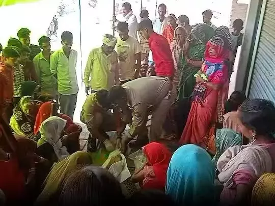पिता ने पार की क्रूरता की सारी हदें, डेढ़ माह के मासूम को पटक पटक कर उतारा मौत के घाट पिता ने पार की क्रूरता की सारी हदें, डेढ़ माह के मासूम को पटक पटक कर उतारा मौत के घाट