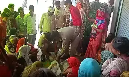 पिता ने पार की क्रूरता की सारी हदें, डेढ़ माह के मासूम को पटक पटक कर उतारा मौत के घाट पिता ने पार की क्रूरता की सारी हदें, डेढ़ माह के मासूम को पटक पटक कर उतारा मौत के घाट
