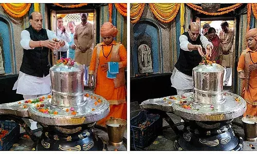 Lucknow News: लखनऊ पहुंचे राजनाथ सिंह, हनुमान जी के किए दर्शन और दिया सबका साथ और विकास का संदेश