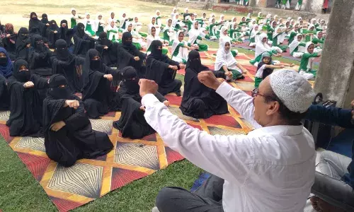 International Yoga Day 2023 : योग दिवस पर वाराणसी के मदरसों में सैकड़ों छात्राओं ने किया योगाभ्यास International Yoga Day 2023 : योग दिवस पर वाराणसी के मदरसों में सैकड़ों छात्राओं ने किया योगाभ्यास