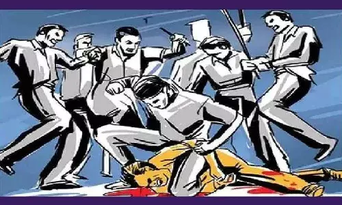 Varanasi : सिंधौरा में दो पक्षों के बीच जमकर मारपीट, चले लाठी-डंडे, 5 घायल, 12 के खिलाफ मुकदमा दर्ज Varanasi : सिंधौरा में दो पक्षों के बीच जमकर मारपीट, चले लाठी-डंडे, 5 घायल, 12 के खिलाफ मुकदमा दर्ज