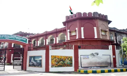 आगरा - भीमराव अंबेडकर कॉलेज निर्धारित शैक्षणिक कैलेंडर का पालन नहीं कर पा रहा, परीक्षा में देरी हो रही है आगरा - भीमराव अंबेडकर कॉलेज निर्धारित शैक्षणिक कैलेंडर का पालन नहीं कर पा रहा, परीक्षा में देरी हो रही है