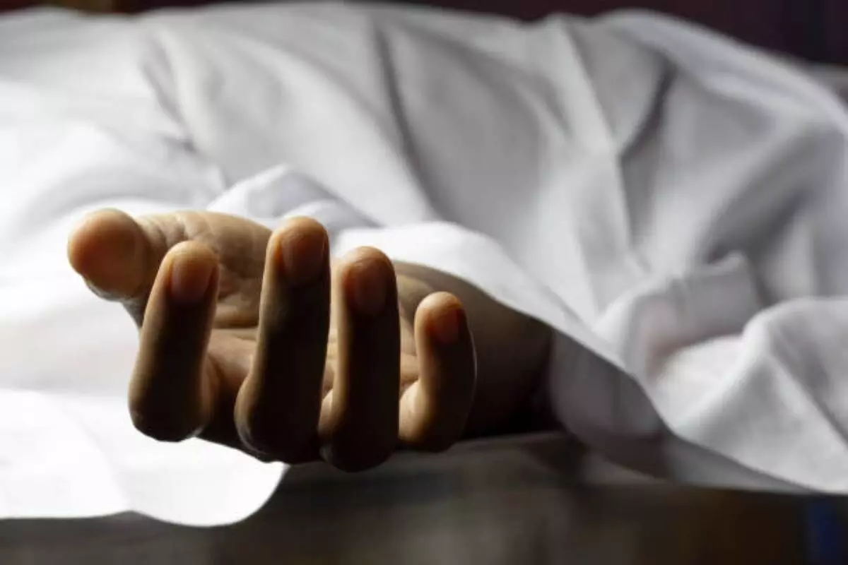 बुलंदशहर : फ्लाईओवर से कूदकर एक उपद्रवी की मौत, दस गिरफ्तार; पुलिस ने 10 क्विंटल तार समेत तीन गाड़ियां बरामद कीं बुलंदशहर : फ्लाईओवर से कूदकर एक उपद्रवी की मौत, दस गिरफ्तार; पुलिस ने 10 क्विंटल तार समेत तीन गाड़ियां बरामद कीं