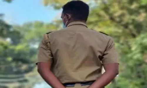 चित्रकूट--खाकी धारी के प्रेम में फसी महिला ,आरोपी सिपाही ने बनाये संबंध गर्भपात कराने का आरोप ,एसपी ने दिए जांच के आदेश चित्रकूट--खाकी धारी के प्रेम में फसी महिला ,आरोपी सिपाही ने बनाये संबंध गर्भपात कराने का आरोप ,एसपी ने दिए जांच के आदेश