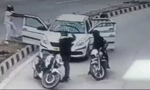 दिल्ली-- देश की राजधानी में लूट की घटना से दहशत ,दिल्ली मुख्यम्नत्री ने एल जी पर साधा निशाना