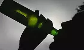 नशा: शराब ने दे दी दिमागी बीमारी इसलिए पूछती है- नशे में कौन नहीं है... नशा: शराब ने दे दी दिमागी बीमारी इसलिए पूछती है- नशे में कौन नहीं है...