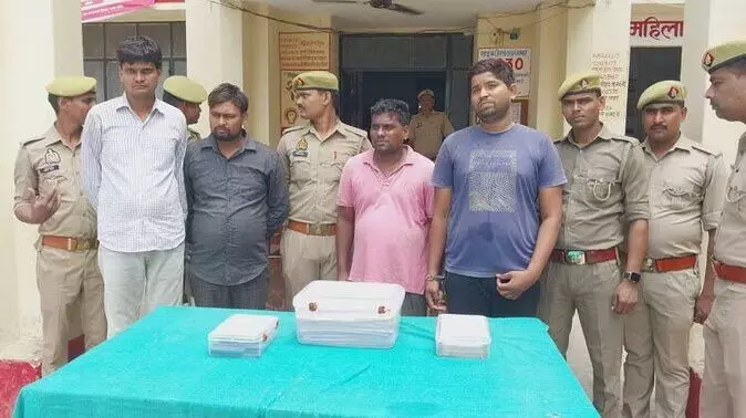 Mau--नकल की साजिश का भंडाफोड़, चार आरोपी गिरफ्तार, सरगना फरार Mau--नकल की साजिश का भंडाफोड़, चार आरोपी गिरफ्तार, सरगना फरार