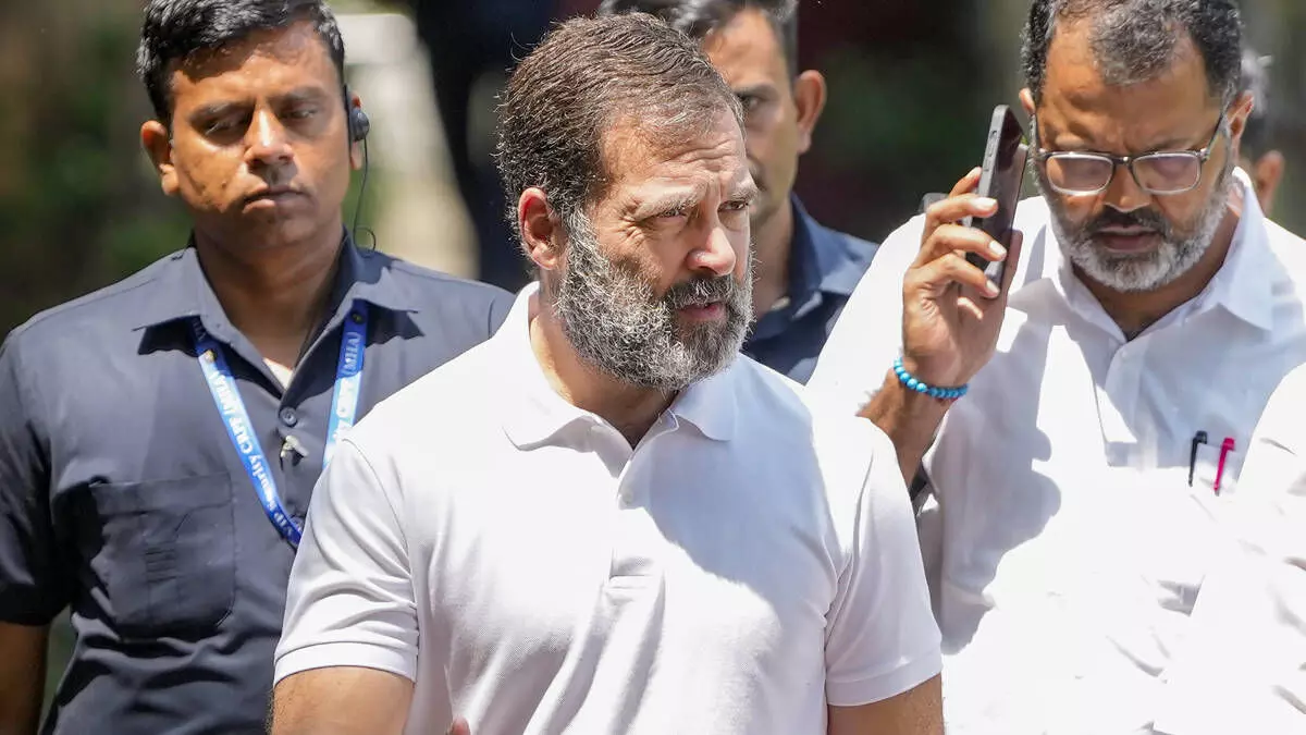 मणिपुर दौरे के लिए राहुल गांधी हुए रवाना, विस्थापित लोगों से भी करेंगे मुलाकात मणिपुर दौरे के लिए राहुल गांधी हुए रवाना, विस्थापित लोगों से भी करेंगे मुलाकात