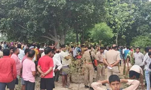 बलिया-फ्यूज जोड़ते समय करंट लगने से लाइनमैन की मौत, गुस्साए ग्रामीणों ने किया प्रदर्शन बलिया-फ्यूज जोड़ते समय करंट लगने से लाइनमैन की मौत, गुस्साए ग्रामीणों ने किया प्रदर्शन