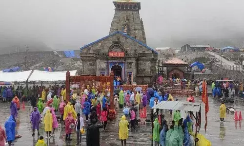 चारधाम यात्रा 2023: बारिश के कारण केदारनाथ यात्रा रुकी, बद्रीनाथ हाईवे पर लगातार गिर रहे पत्थर