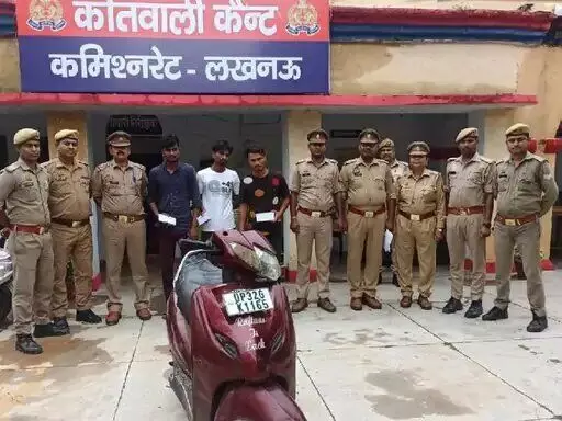 3 युवकों ने घर के बाहर से किडनैप किया; फिर 3 अलग-अलग पार्कों में ले जाकर दरिंदगी की ,पुलिस ने आरोपियों को किया गिरफ्तार 3 युवकों ने घर के बाहर से किडनैप किया; फिर 3 अलग-अलग पार्कों में ले जाकर दरिंदगी की ,पुलिस ने आरोपियों को किया गिरफ्तार