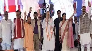 एनडीए की एकता को धार, पिछड़ों के सहारे होगी 2024 की नैया पार, अपना दल के मंच से दिया एकता का संदेश एनडीए की एकता को धार, पिछड़ों के सहारे होगी 2024 की नैया पार, अपना दल के मंच से दिया एकता का संदेश