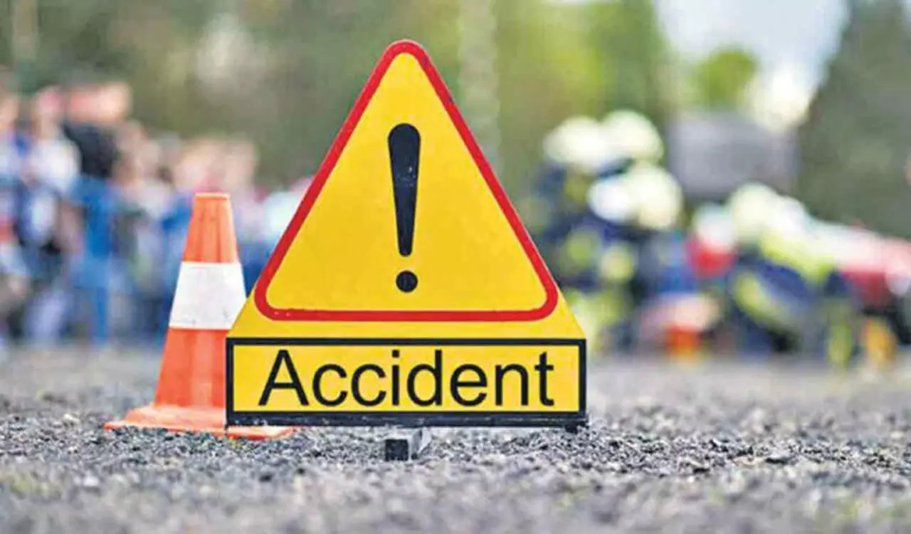 सीतापुर में हादसा: तीखे मोड़ पर अनियंत्रित कार पुल से नीचे गिरी, दो की दर्दनाक मौत, दो गंभीर सीतापुर में हादसा: तीखे मोड़ पर अनियंत्रित कार पुल से नीचे गिरी, दो की दर्दनाक मौत, दो गंभीर