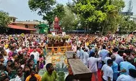 Guru Purnima 2023: ज्ञान की नगरी काशी में गुरु की आराधना को लगा शिष्यों का तांता, गंगा स्नान को उमड़े आस्थावान