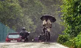 उत्तराखंड का मौसम: कुमाऊं में आज भारी बारिश की चेतावनी, येलो अलर्ट जारी, भूस्खलन का खतरा उत्तराखंड का मौसम: कुमाऊं में आज भारी बारिश की चेतावनी, येलो अलर्ट जारी, भूस्खलन का खतरा