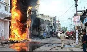 दो इलेक्ट्रॉनिक शोरूम में भीषण आग: इंश्योरेंस कंपनी की महिला समेत चार की मौत, 18 लापता, सेना ने संभाला मोर्चा