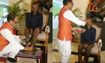 MP News: पीड़ित दशमत रावत को सुदामा कहकर CM ने शॉल ओढ़ाकर धोए पैर, बोले- तुम मेरे मित्र हो MP News: पीड़ित दशमत रावत को सुदामा कहकर CM ने शॉल ओढ़ाकर धोए पैर, बोले- तुम मेरे मित्र हो