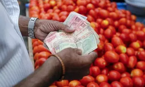 टमाटर के तेवर: गंगोत्री और यमुनोत्री धाम में टमाटर के दाम 200 रुपये के पार, दूसरी सब्जियां बिगाड़ रही हैं बजट