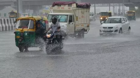 यूपी मौसम चेतावनी: आईएमडी ने पश्चिमी यूपी के सात जिलों में तेज आंधी और बिजली गिरने के साथ भारी बारिश की चेतावनी दी है यूपी मौसम चेतावनी: आईएमडी ने पश्चिमी यूपी के सात जिलों में तेज आंधी और बिजली गिरने के साथ भारी बारिश की चेतावनी दी है