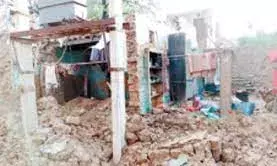 बारिश से गिरी मकान की छत, दंपति घायल, आसपास के इलाके में मची अफरा-तफरी