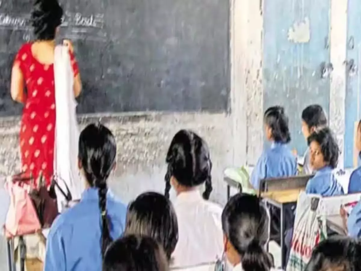 उत्तराखंड समाचार: शिक्षक भर्ती मामले में सुप्रीम कोर्ट पहुंची सरकार, दूसरी ओर नियमों में संशोधन की तैयारी उत्तराखंड समाचार: शिक्षक भर्ती मामले में सुप्रीम कोर्ट पहुंची सरकार, दूसरी ओर नियमों में संशोधन की तैयारी