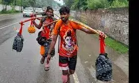 भोलेनाथ शंकरा... पर खूब थिरके कांवड़ यात्री, संग में झूम उठा समूचा प्रशासन