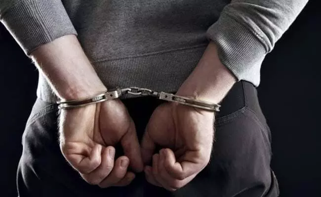 खुद को अमित शाह का OSD बता कर करना चाहता था कांड, पोल खुली तो सिविल इंजीनियर का हुआ यह अंजाम खुद को अमित शाह का OSD बता कर करना चाहता था कांड, पोल खुली तो सिविल इंजीनियर का हुआ यह अंजाम