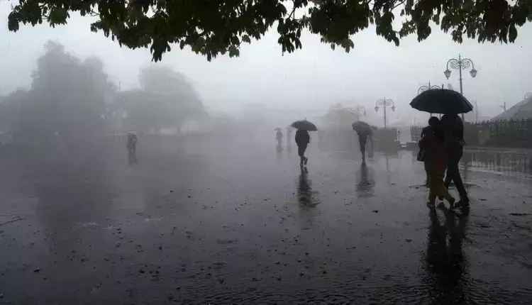 मौसम अपडेट: गरज-चमक के साथ जारी रहेगी बारिश, मानसून के लिए अनुकूल परिस्थितियां मौसम अपडेट: गरज-चमक के साथ जारी रहेगी बारिश, मानसून के लिए अनुकूल परिस्थितियां