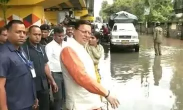 देहरादून: लगातार बारिश से सड़कें बनी तालाब, प्रभावित क्षेत्रों का निरीक्षण करने पहुंचे सीएम धामी देहरादून: लगातार बारिश से सड़कें बनी तालाब, प्रभावित क्षेत्रों का निरीक्षण करने पहुंचे सीएम धामी