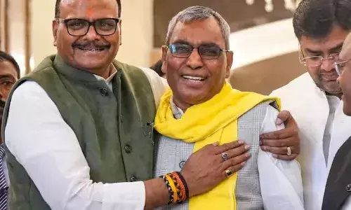 यूपी के डिप्टी सीएम बृजेश पाठक से ओ पी राजभर की मुलाकात में क्या हुई बात .क्लिक पढ़े पूरी खबर यूपी के डिप्टी सीएम बृजेश पाठक से ओ पी राजभर की मुलाकात में क्या हुई बात .क्लिक पढ़े पूरी खबर