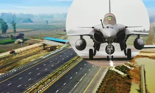 पूर्वांचल एक्सप्रेसवे पर सुखोई, जगुआर, मिराज जैसे लड़ाकू जहाज उतरे थे, अब सड़क धंस गई है पूर्वांचल एक्सप्रेसवे पर सुखोई, जगुआर, मिराज जैसे लड़ाकू जहाज उतरे थे, अब सड़क धंस गई है